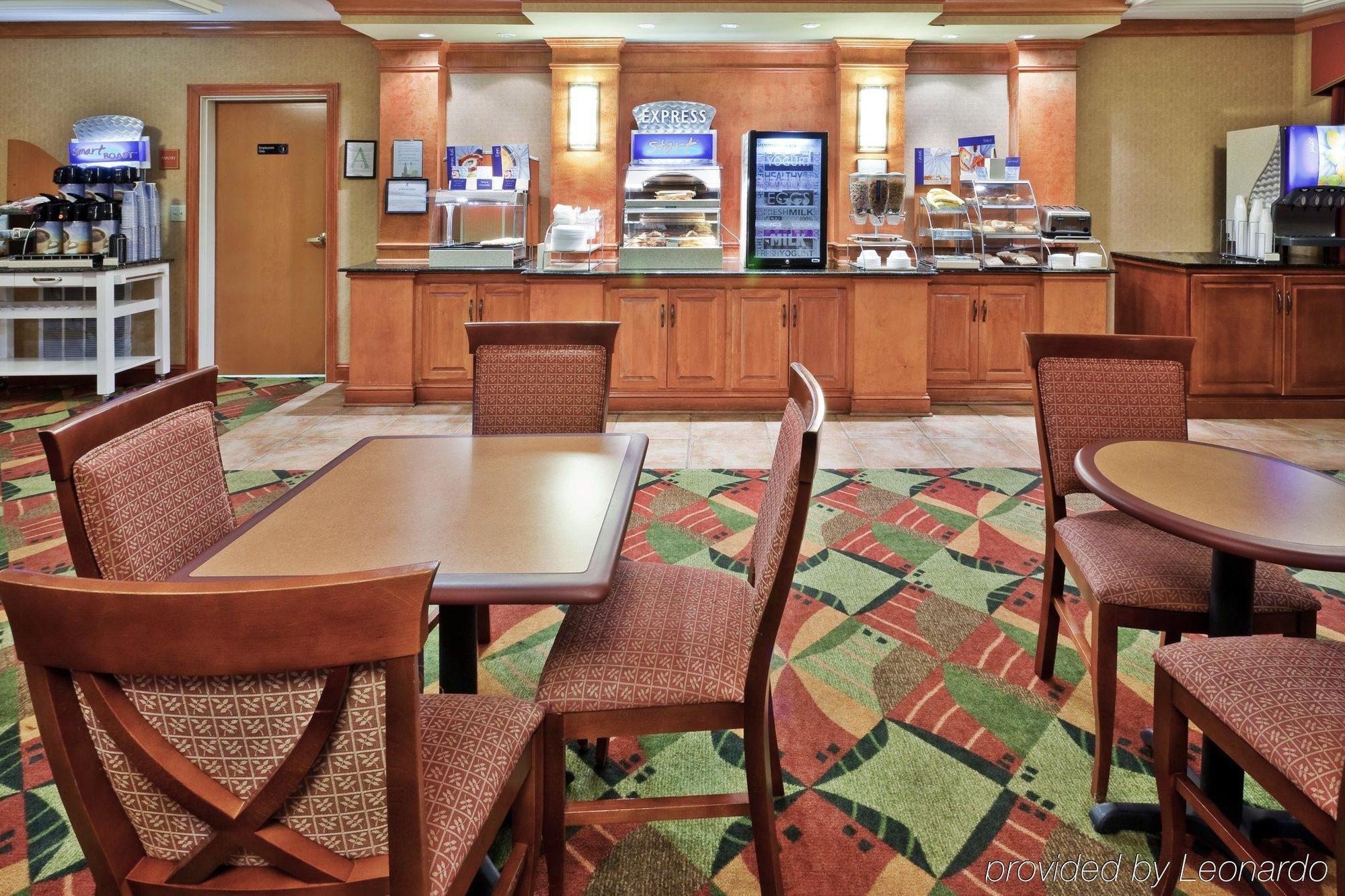 Holiday Inn Express Hotel & Suites Forest By Ihg Exterior photo