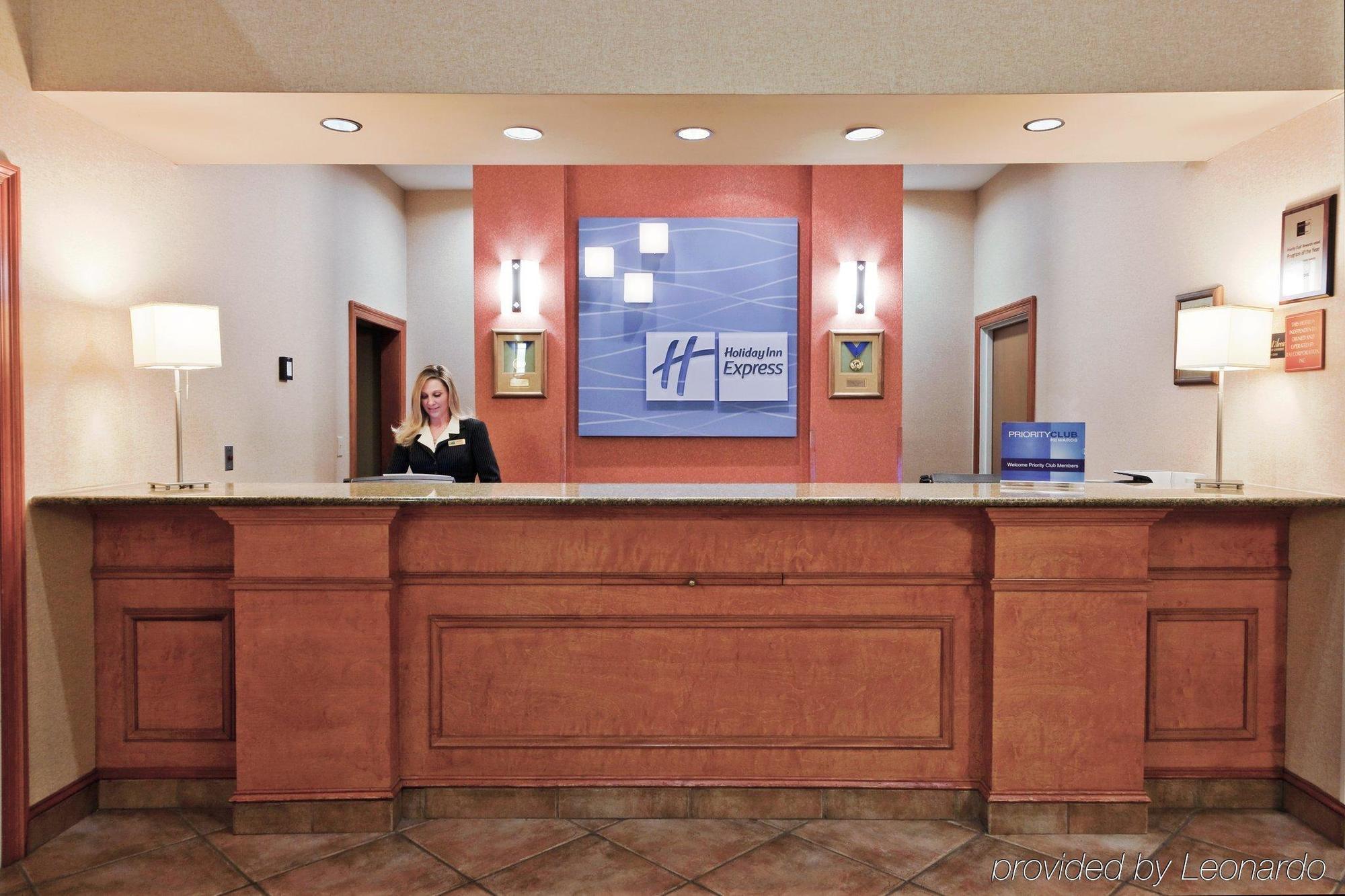 Holiday Inn Express Hotel & Suites Forest By Ihg Exterior photo